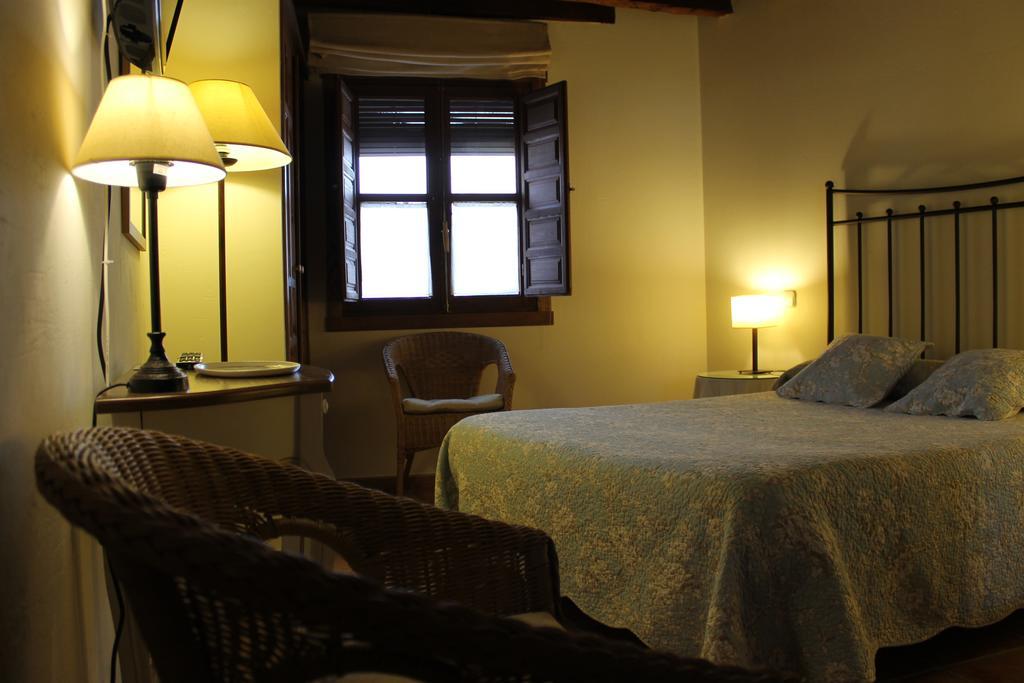 Hostal Rural Luna Y Hostal Rural Lunaposada カンデレダ 部屋 写真