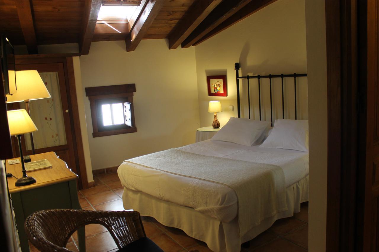 Hostal Rural Luna Y Hostal Rural Lunaposada カンデレダ エクステリア 写真