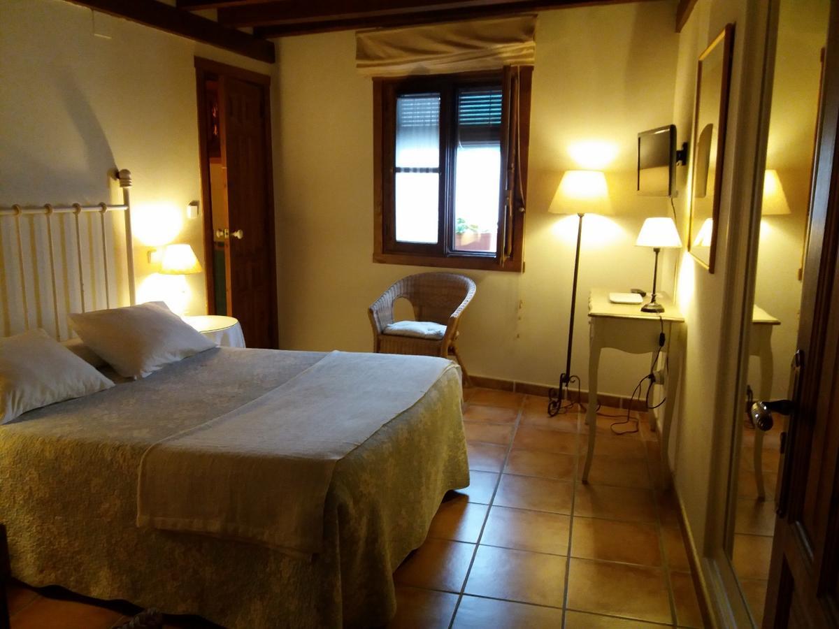 Hostal Rural Luna Y Hostal Rural Lunaposada カンデレダ エクステリア 写真