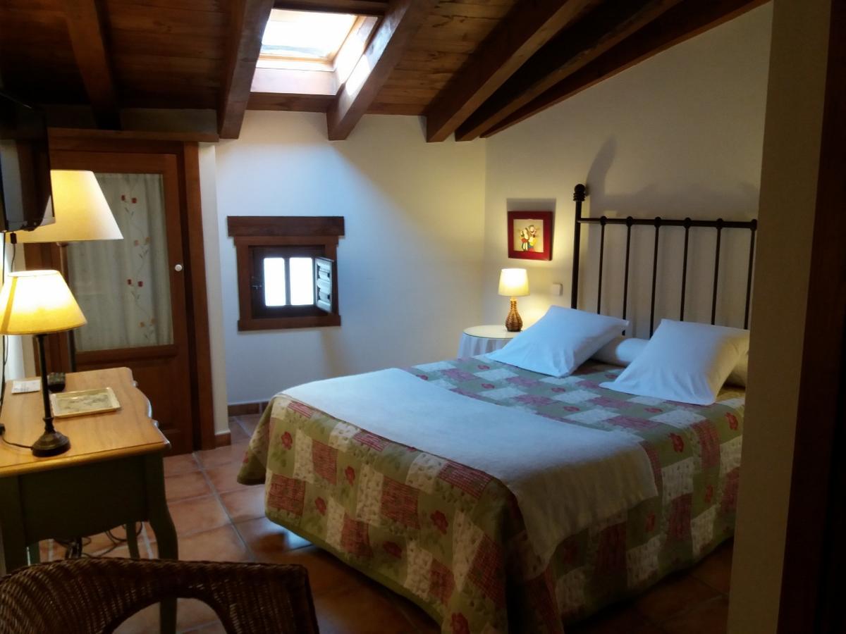 Hostal Rural Luna Y Hostal Rural Lunaposada カンデレダ エクステリア 写真