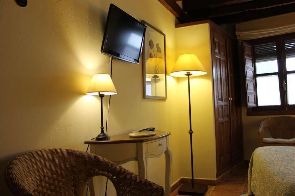 Hostal Rural Luna Y Hostal Rural Lunaposada カンデレダ エクステリア 写真