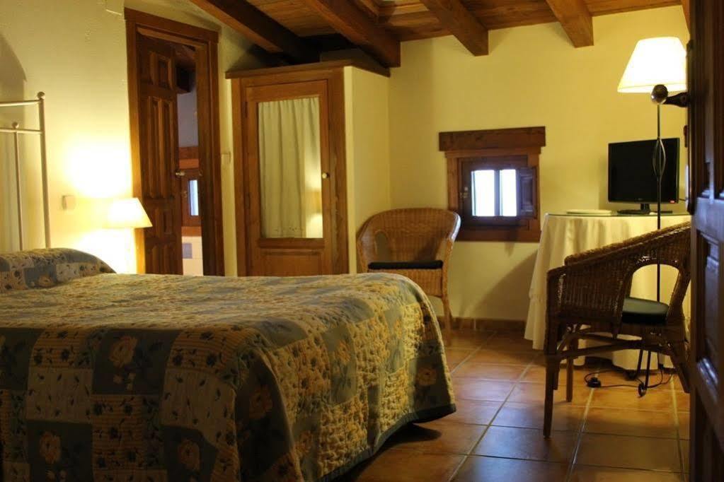 Hostal Rural Luna Y Hostal Rural Lunaposada カンデレダ エクステリア 写真