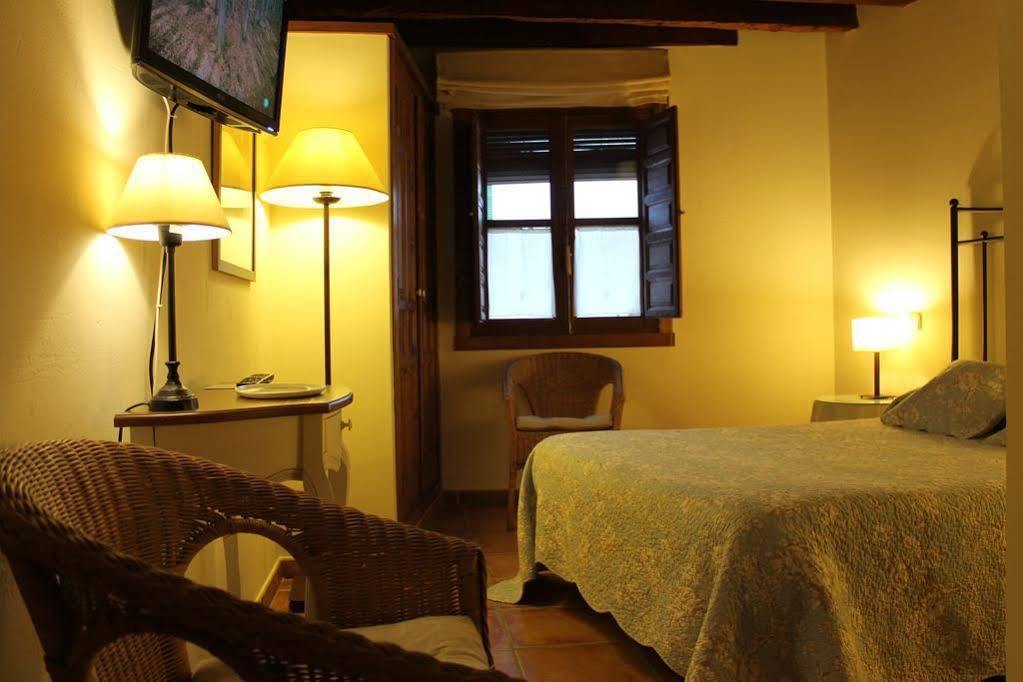 Hostal Rural Luna Y Hostal Rural Lunaposada カンデレダ エクステリア 写真