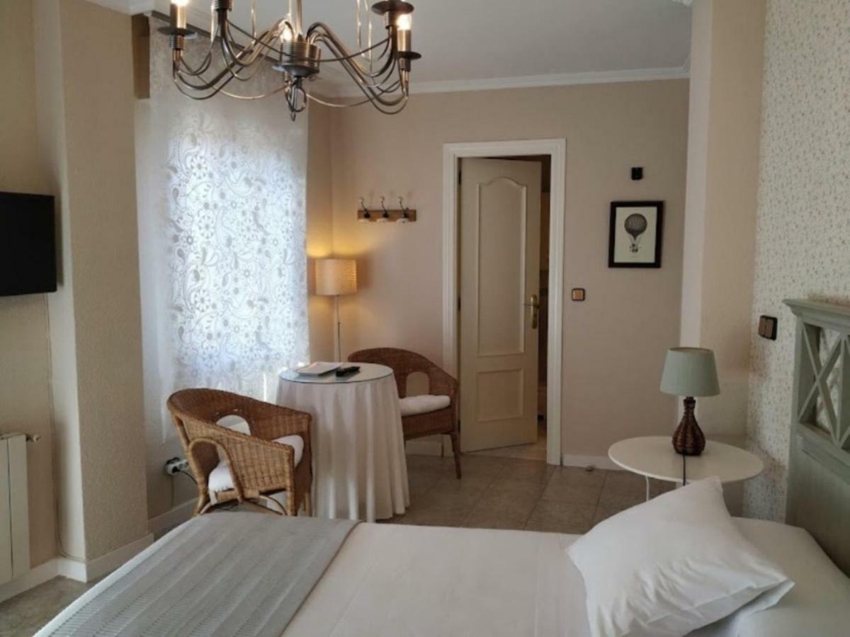 Hostal Rural Luna Y Hostal Rural Lunaposada カンデレダ エクステリア 写真