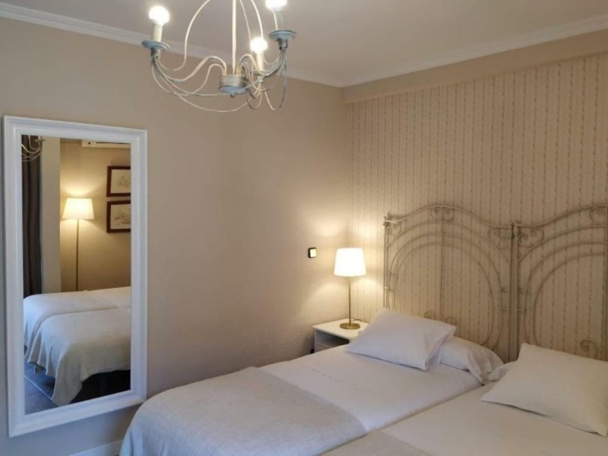 Hostal Rural Luna Y Hostal Rural Lunaposada カンデレダ エクステリア 写真